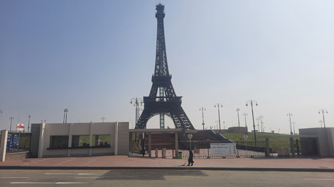 Pakistan: Eiffel Tower Bahria Town Karachi